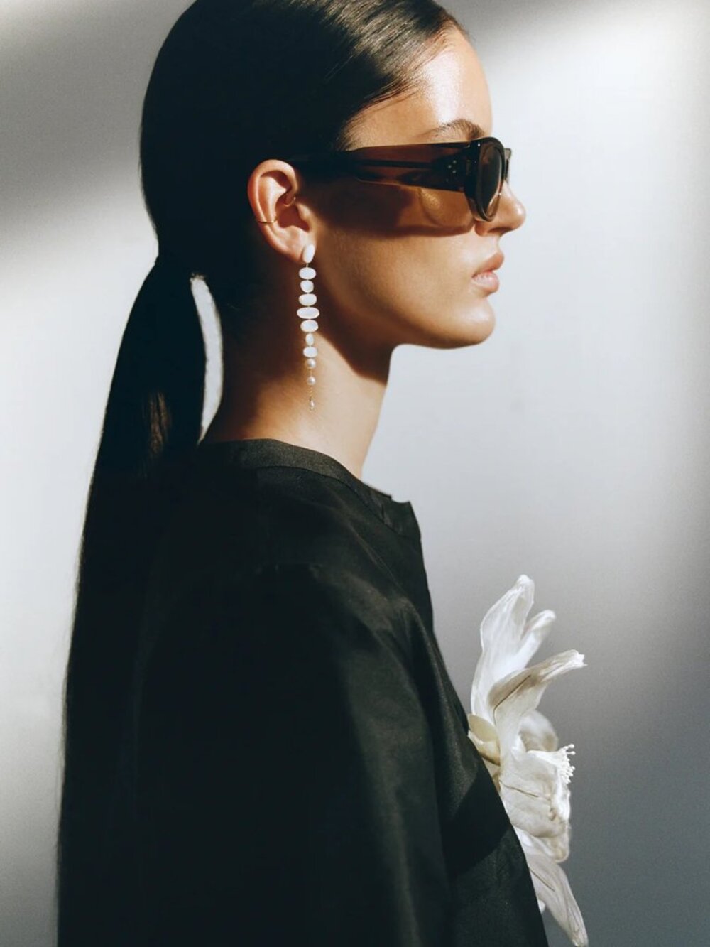 Chan Luu Mizumi Earrings White Mother of Pearl - Picture 2 of 3